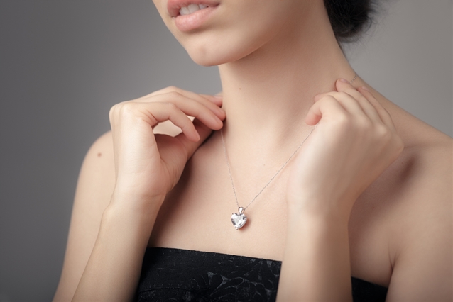 Why Pendants Make the Perfect Gift